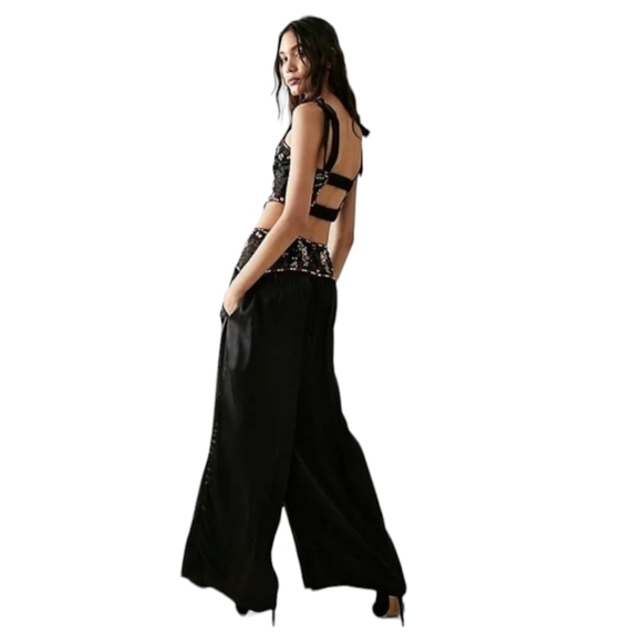 Free People Ensemble Petra Black Satin Pant Crop Top Set Embroidered Size 8 - Picture 4 of 13